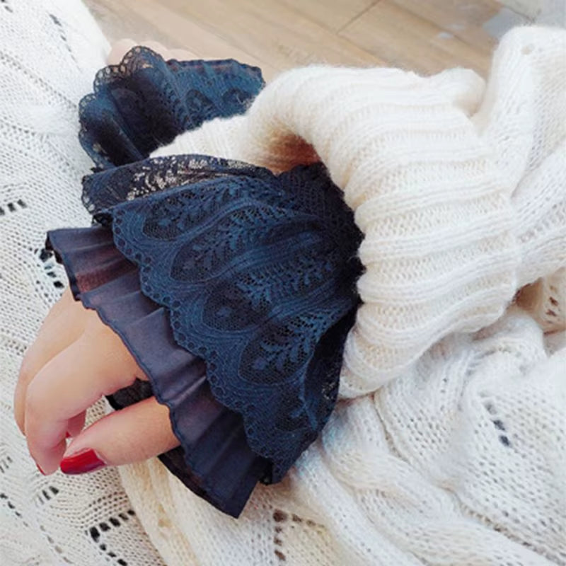 2Pcs/Pair Women Girls Fake Flare Sleeves Floral Lace Pleated Ruched False Cuffs Sweater Wrist Warmers with Faux Pearl Button